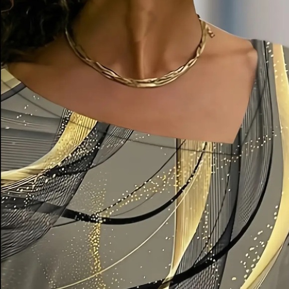 Women’s Stylish Short Sleeve Knit Top in Black and Gold - Size XL - NWT - Picture 2 of 3